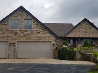 921 Meyer Ct, Wales, WI 53183