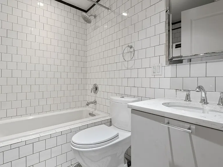 11 E 7th St #4E — Photo 3