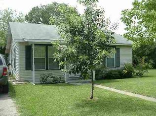 613 S Lewis Ave, Kerrville, TX 78028