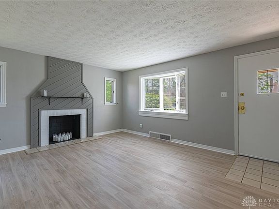 3rd image of 521 Oakview Dr