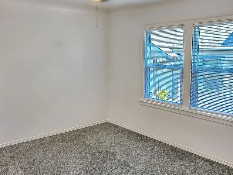 Town Manor Apartments — Photo 14