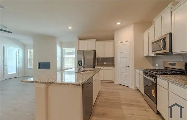 1323 Taggart St — Photo 2