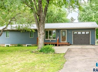 204 Broadway Ave, Valley Springs, SD 57068