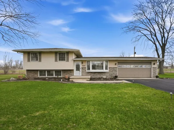 9927 Portage Dr, Roanoke, IN 46783