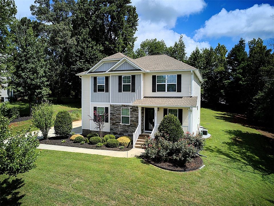 1st image of 209 Montague Dr