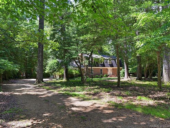 2nd image of 299 E Queens Dr