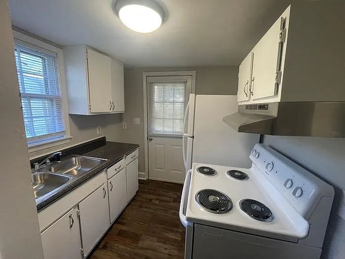 2742 Kennedy St — Photo 3
