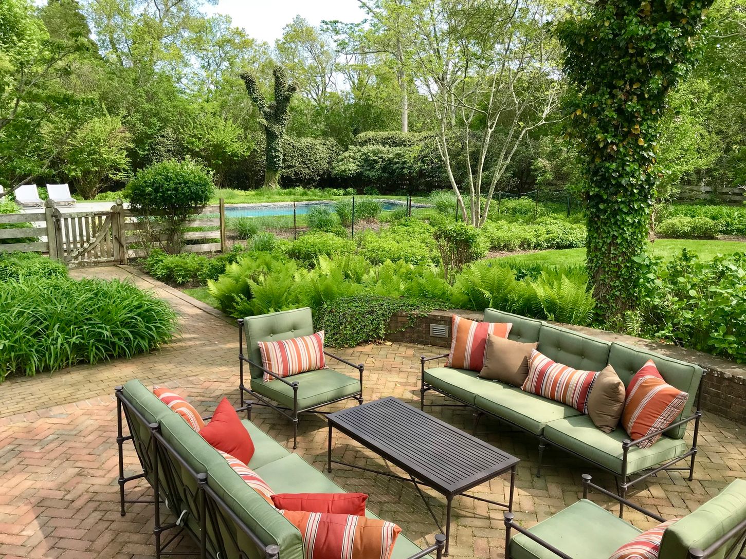 Brick Terrace Overlooks Acre Of Gardens & Pool