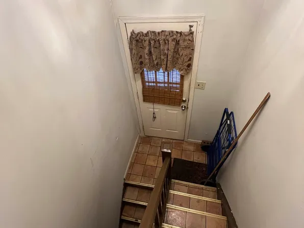 863 East 49th Street image 24 of 33