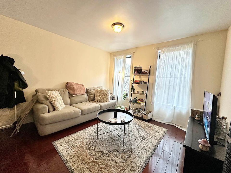 1st image of 121 W 104th St #4Y