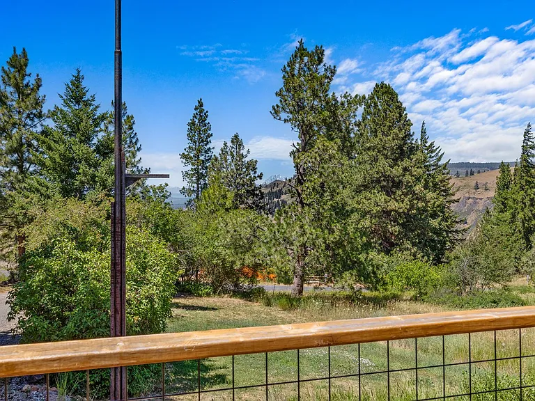 250 Morrison Canyon Ln — Photo 2