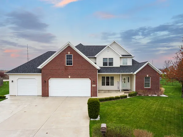 114 Kendahl Ct, Hudson, IL 61748