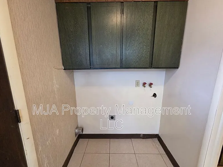 1165 Edgewood Dr #2 — Photo 6