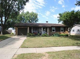 956 Elmwood Ln, Elk Grove Village, IL 60007