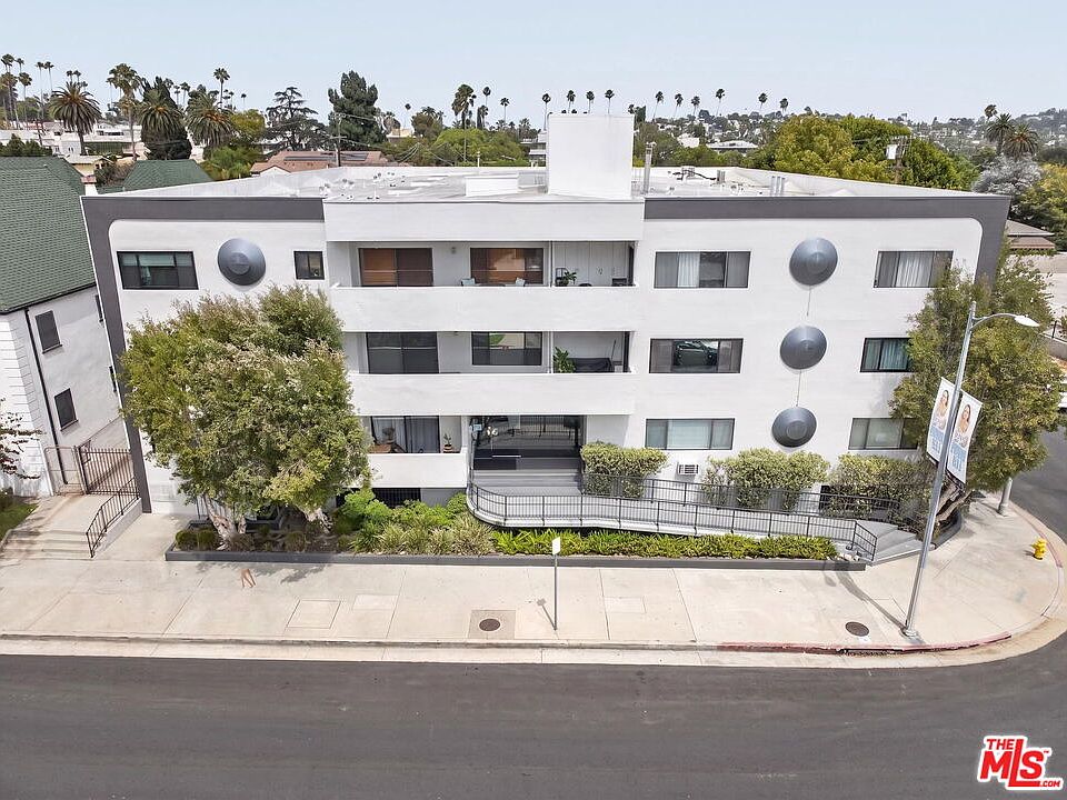 1st image of 1930 N Vermont Ave APT 204
