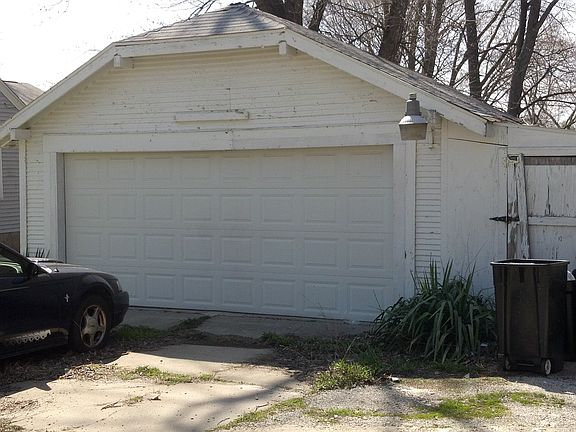 2 Car Detached Garage