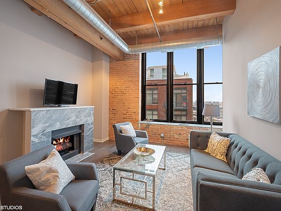 2nd image of 728 W Jackson Blvd APT 617