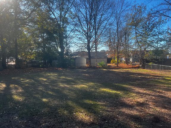 3rd image of 120 Hunter Cir