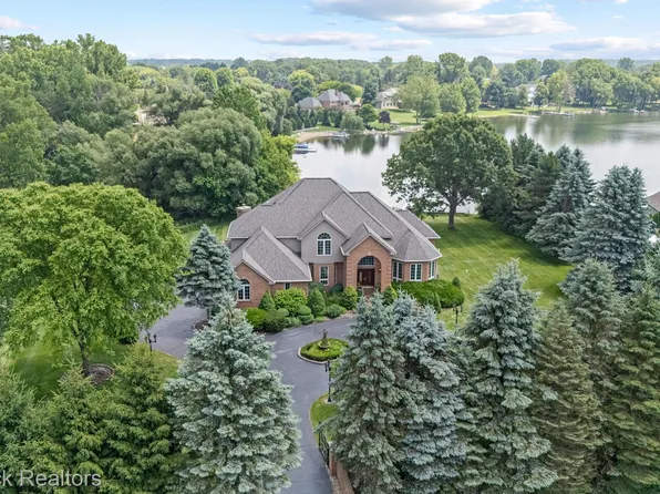 519 Hawksmoore Dr, Clarkston, MI 48348