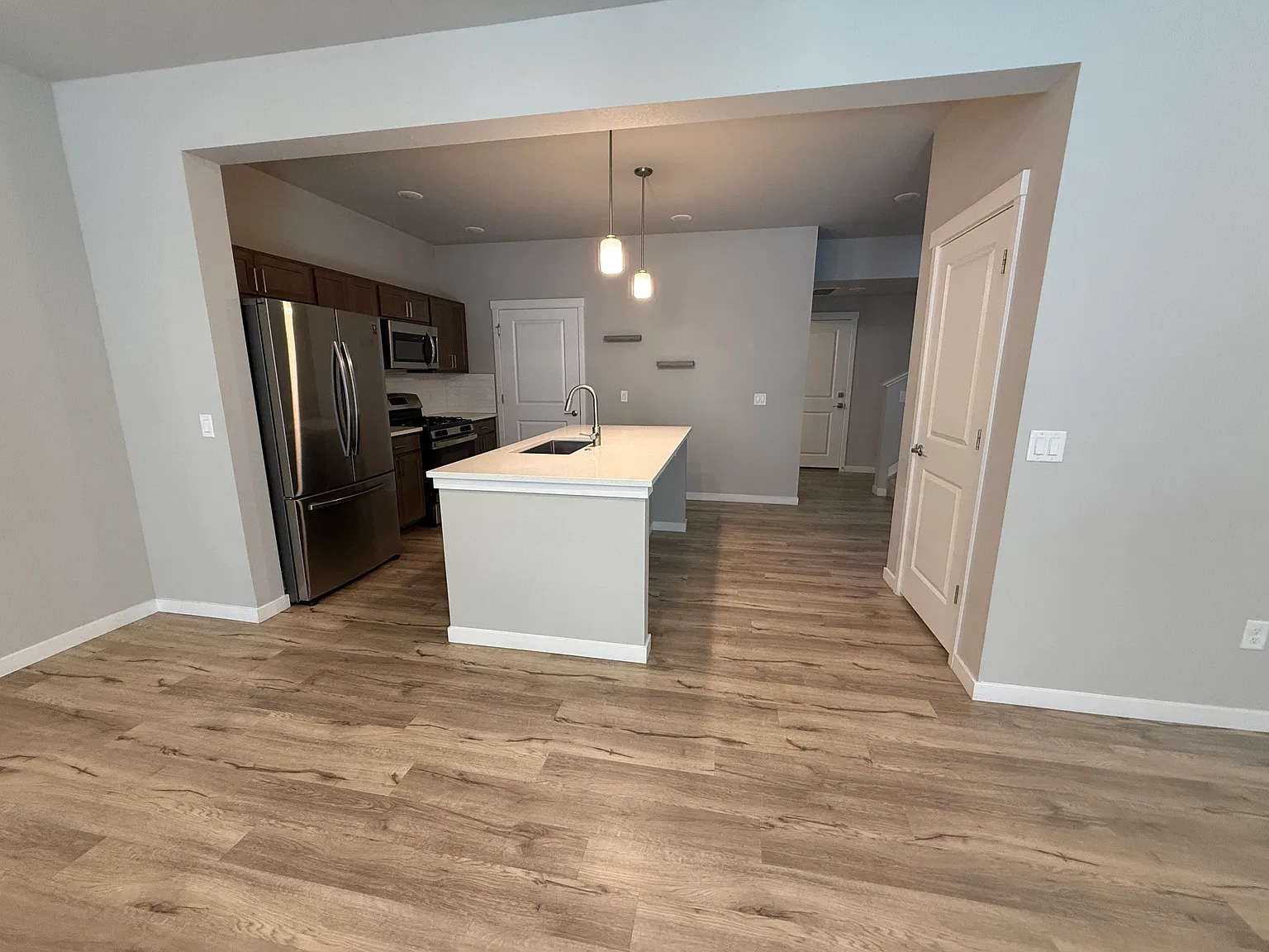3 bed, 2.5 bath, 1812 sqft, $2,200 — Photo 4