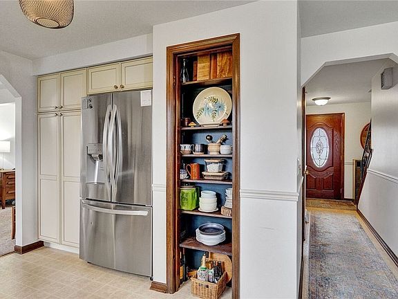 5th image of 70 Brookpark Dr