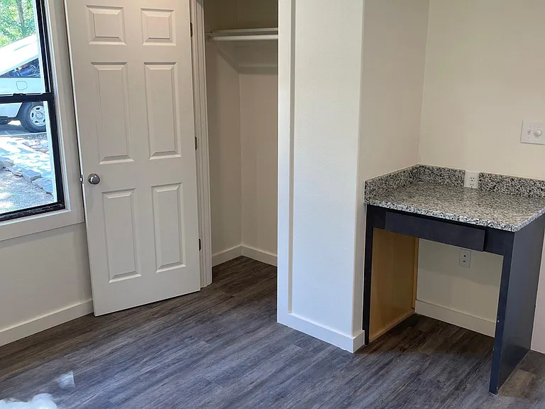 232 W Ash St — Photo 8
