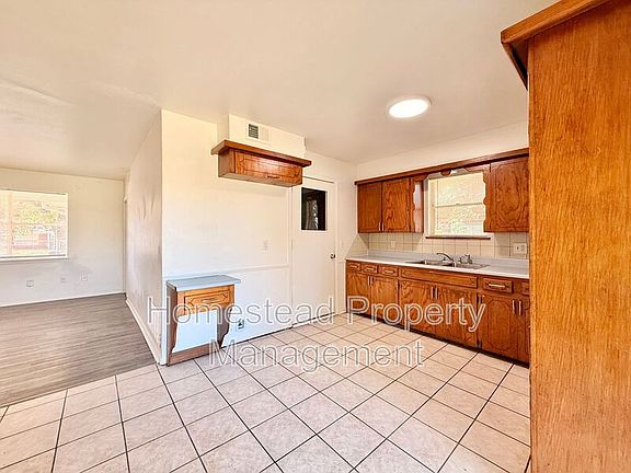 5th image of 433 NW 84th St