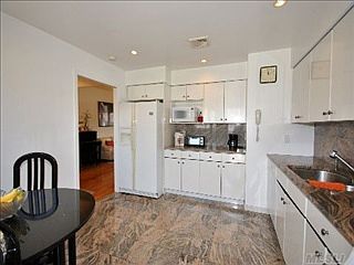 5th image of 1051 Denton Ave