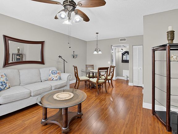 2nd image of 309 Circle Drive S