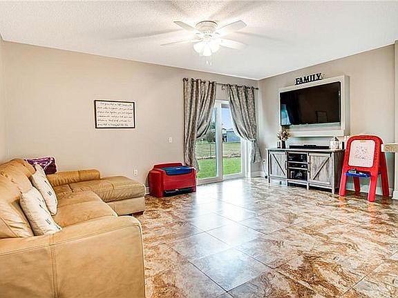 5th image of 934 Gloucester Ct