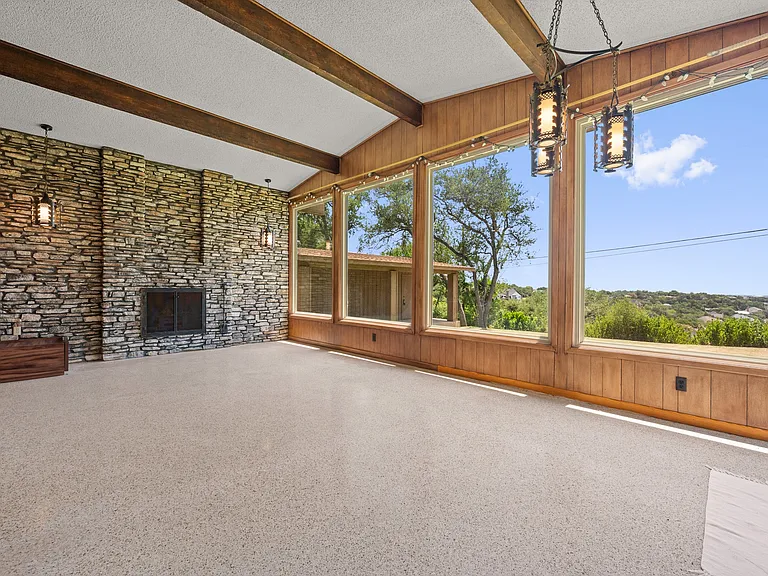 6501 Mesa Dr — Photo 1