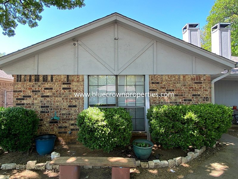 1st image of 10 Shady Valley Ct
