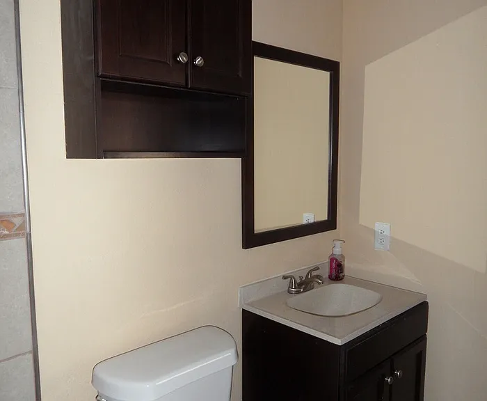 913 Springhill Dr — Photo 13