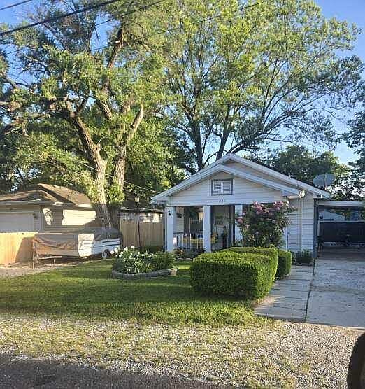 1st image of 835 W Woodlawn Street