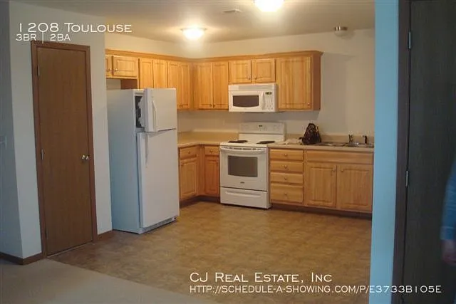 3 bed, $1,395 — Photo 2