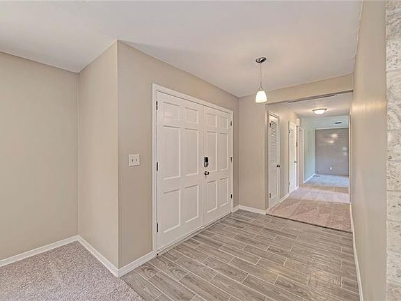 4th image of 4704 Beachmont Dr