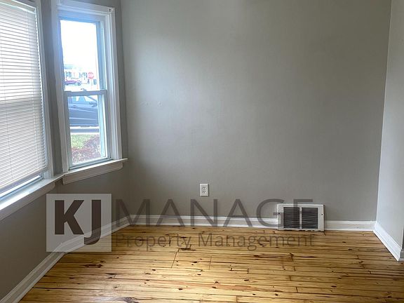 4th image of 15821 Centralia St