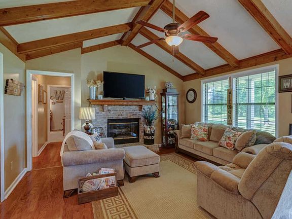 3rd image of 644 Newton Ln