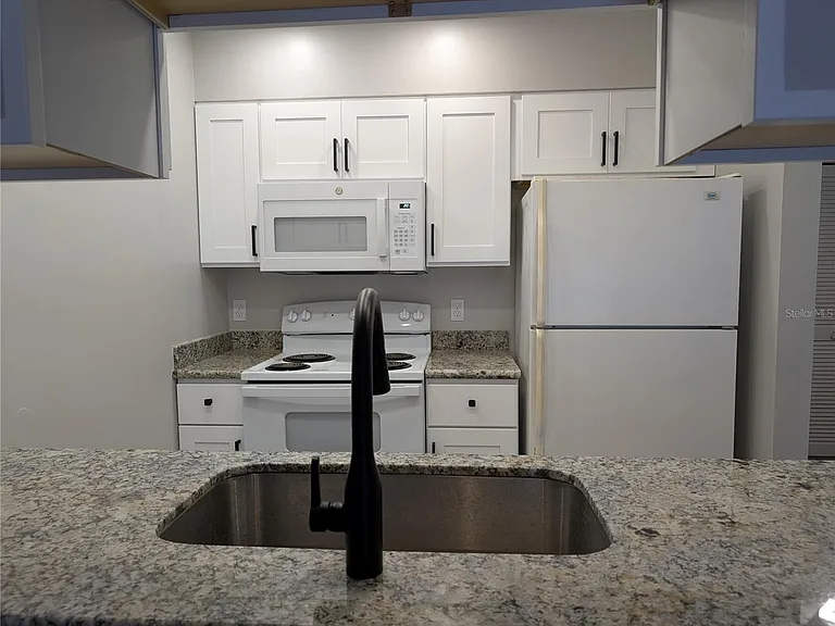 3600 SW 19th Ave #28C — Photo 6
