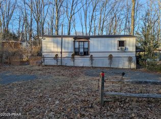 142 Commanche Dr, Shohola, PA 18458