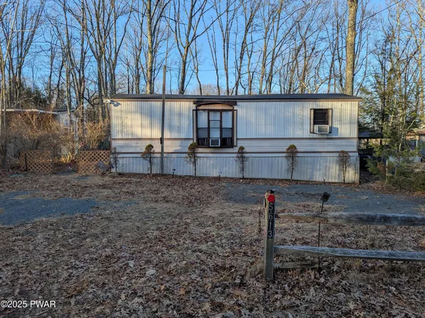 142 Commanche Dr, Shohola, PA 18458