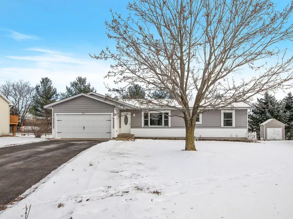 1210 Carriage Hills Dr S, Cambridge, MN 55008