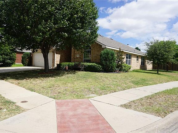 3rd image of 3921 Summerhill Ln