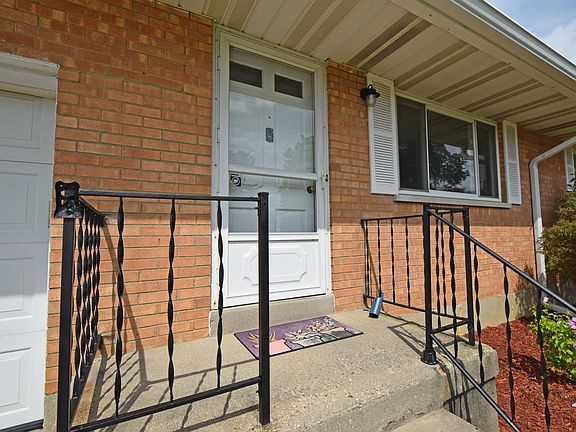 3rd image of 7766 Southernwood Dr