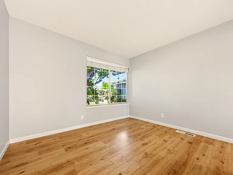 934 Kern Ct — Photo 10