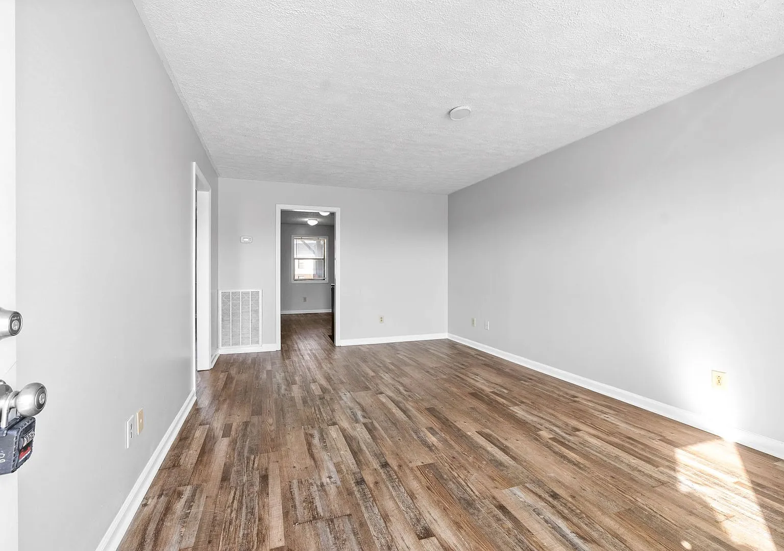 Stephanie Drive-122 — Photo 2