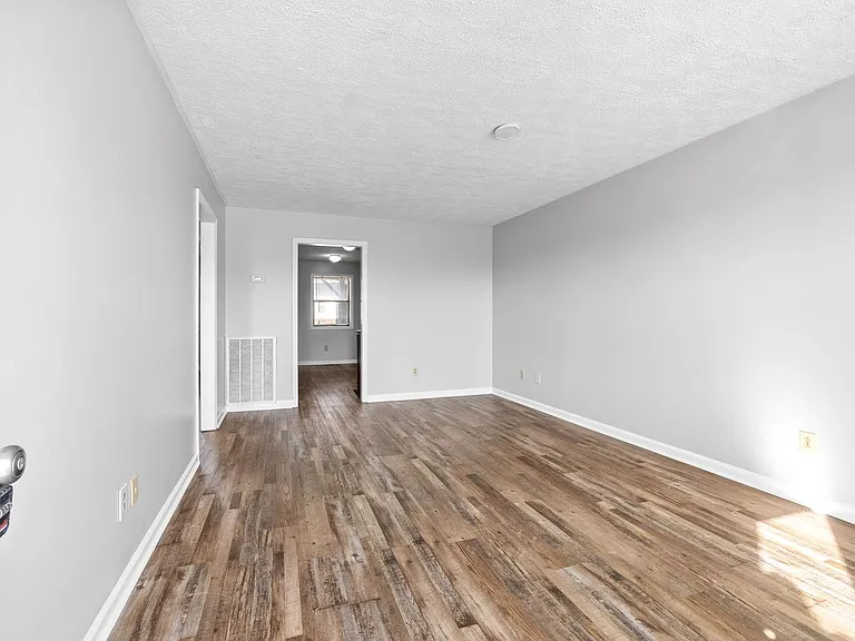 Stephanie Drive-122 — Photo 2