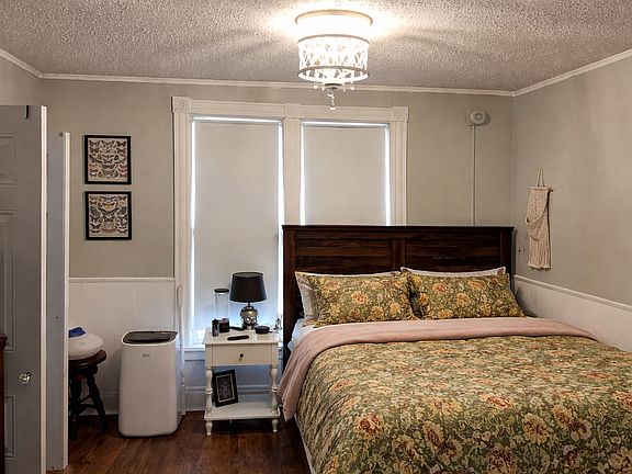 3rd image of 2522 Howard St NE #2