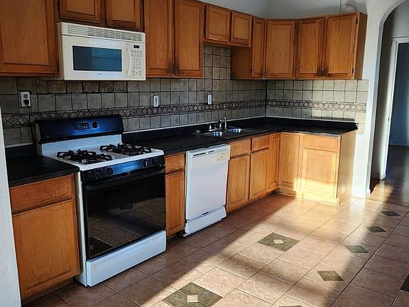 3rd image of 5458 Dresden Ave