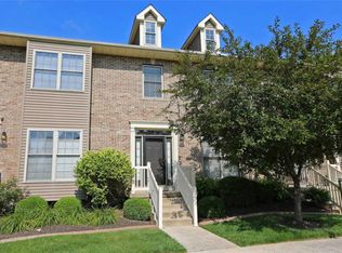 557 Queens Court Pl, Saint Peters, MO 63376